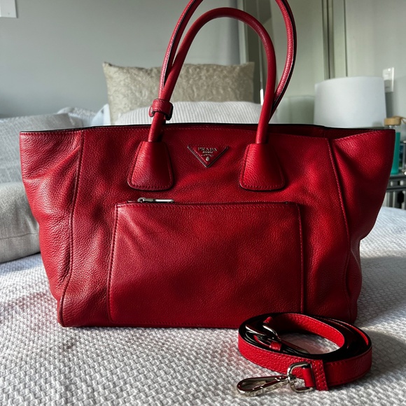 Red leather Prada bag - Picture 2 of 10